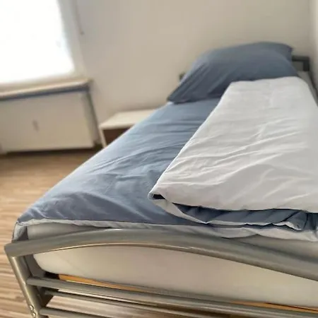 Grosse & Schone, Neu Renovierte Dachgeschosswohnung Apartment *